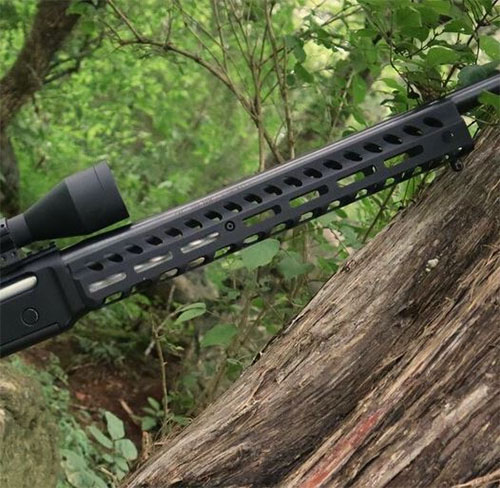 Zmodernizuj swoją Henry Long Ranger z lekkim i trwałym forendem M-LOK, który oferuje precyzję, ergonomiczną konstrukcję i łatwy montaż.